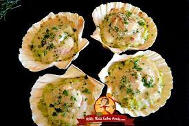 Le dos de cabillaud se préparera avec des asperges et des pois gourmands ou pourra être cuisiné à la tomate et au gingembre puis passé au four. Coquilles Saint Jacques A La Fondue De Poireaux Petits Plats Entre Amis