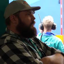 Can Sauron go in a Mordor army or just barad dur ? Also what do you  recommend isengard or Mordor ?