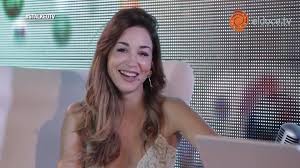 Listen to « quelqu'un m'a dit » here : Se Rompio Todo El Fuertisimo Insulto De Laura Bruni A Rodrigo Noya Que Marco Su Salida De La Mentirita El Intransigente