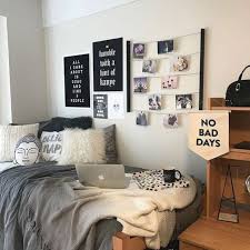 30 Minimalist Diy Room Decor Ideas Suitable For Small Room Trendhmdcr Dorm Room Designs Dorm Room Inspiration Dorm Room Diy