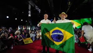ANÁLISE: Ao omitir menção à soberania e pedir desculpas por erros, Lula mira indefinidos para liquidar fatura no 1º turno