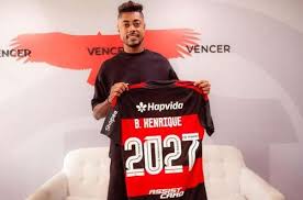 Bruno Henrique renova contrato com o Flamengo até 2027