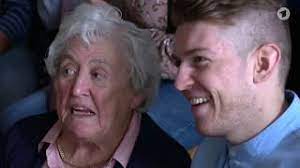 28 feb 2020 report klosterhalfen clocks 14:30.79 european indoor record in boston, schweizer. Konstanze Klosterhalfen Familie Klosterhalfen Beim Public Viewing Youtube