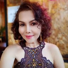 ชีวิตก็เหมือนกระจกนั่นแหละ... มันจะสะท้อนสิ่งที่เราคู่ควรได้รับเสมอ" ✨👑  เลิกได้แล้วกับการเป็นคนดีที่ต้องหยิบยื่นแก้มขวาให้เขาตบหลังโดนตบแก้มซ้าย  ยุคนี้มันไม่ใช่ยุคของแม่พระ มันคือยุคของการ 'เลือก' ที่จะใจดีด้วยต่างหาก 🤔  ​การใช้ชีวิตให้เหมือนกระจก ...