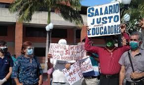 El día del maestro es una festividad en la que se conmemora a las personas que de forma vocacional promueven que sus alumnos aprendan y apliquen conocimientos y conceptos prácticos que se transfieran a la vida real, personal y profesional. Dia Del Maestro Estuvo Marcado Por Protestas En Todo El Pais