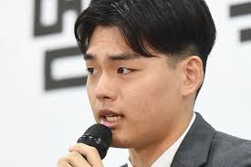The East Light's Lee Seok Cheol recounts horrific abuse, agency CEO denies  knowing, Lee Seok Cheol releases recording