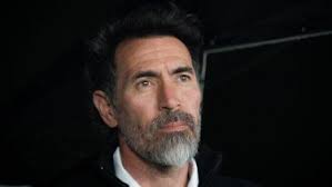 Bronca con ABSA por una pérdida gigante que dejó sin agua a todo un barrio  de La Plata