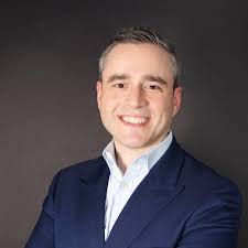 SOCIAL SPOTLIGHT Henry Ratcliffe, The Kristin Gildea Fox Real Estate Group  ABOUT I was born and raised in London, England and moved to the US 20+  years ago. My career has taken