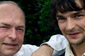 Peter Bellis søn udgiver album