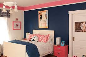 Coral And Navy Bedroom Love These Colors But That Poster Above The Bed Really Thr Decoracion De Habitaciones Decoracion Para El Hogar Decoracion De Interiores