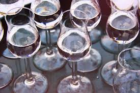 Alkohol zu brennen oder selbstgebrannten alkohol zu verkaufen, ist in deutschland ohne entsprechende zulassung jedoch verboten. Selber Schnaps Brennen Anleitung In 7 Schritten Bluhendes Osterreich