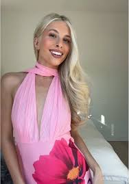 Stylish Spring Looks with Selfie Leslie