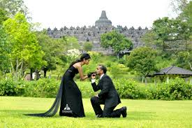 Setelah artikel kami sebelumnya yang berjudul 7 lokasi foto pre wedding outdoor di yogyakarta: Fotografer Pernikahan Wedding Yogyakarta Indonesia Pre Wedding Photos Borobudur Temple 7 Foto