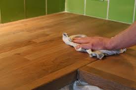 Achetez une huile écologique certifiée contact alimentaire pour plan de travail en bois. Guide Comment Renover Un Plan De Travail Cuisine