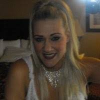 Mandy Grossman's Instagram, Twitter & Facebook