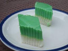 Seri muka is an amazing malaysian kuih (sweet cake) made of glutinous rice, coconut milk, sugar seri muka recipe. Kue Seri Muka Wikipedia