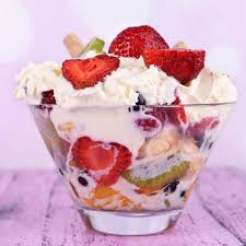 Mix Fruits Salad With Vanilla Ic Cream