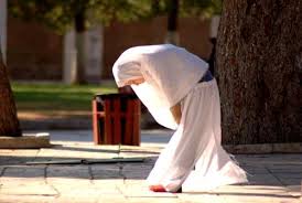 رُكوع‎) merujuk kepada gerakan membungkuk dan diikuti dengan membaca bacaan zikir di dalam salat. 10 Kesilapan Biasa Dalam Solat Yang Sering Dilakukan Oleh Perempuan Sempurnakah Solat Kita Kisah Dunia
