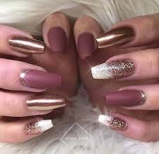 Give your nails a softer look with this dark red nailpolish! Pin On Disenos De Unas