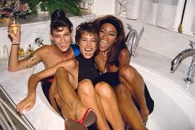 It is truly an honor to be recognized by the cfda with this year's fashion icon award, campbell said in a statement. Naomi Campbell In The 90s Valentino And More Reminisce Vogue