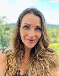 Amaia Oiz's Instagram, Twitter & Facebook