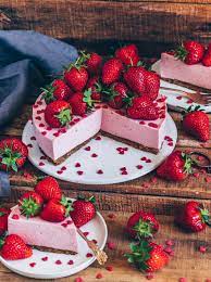 This Light Vegan No Bake Strawberry Cheesecake Is Made Of A Fruity Strawberry Cream Layer On A Cr Strawberry Cheesecake No Bake Refreshing Desserts Fruity Cake
