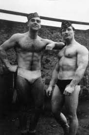 Sean connery died at the age of 90, after a full life that included james bond work, body building you can't become james bond without a little bodybuilding. Sean Connery Poses With Wrestler Chopper Howlett Circa 1950s 9gag