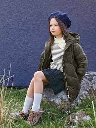 La doudoune est un blouson chaud rembourré de duvet ou de plumes. Doudoune Longue Et Chaude Fille Kaki Fille Vetement Et Deco Cyrillus
