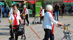 Offenburg Infos Zu Opnv Carsharing Und Mehr Mobilitatstag In Offenburg Ein Tanzchen Mit Dem Rollator Nachrichten Der Ortenau Offenburger Tageblatt