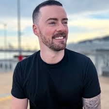 Daniel Hampshire's Instagram, Twitter & Facebook