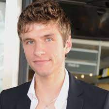 Thomas müller's father's name is also gerd mueller but it is not the same striker who played for fc bayern munchen and dfb national team. Denkmal Fur Thomas Muller Fussball