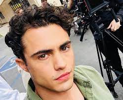 Consultez notre catalogue de films gratuits, votre prochain voyage est ici. Darren Barnet 11 Facts About The Never I Ever Actor You Need To Know Popbuzz