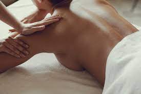 Couples Body Massage: Techniques and Strategies for Deepening Connection |  by DealHeal | Medium