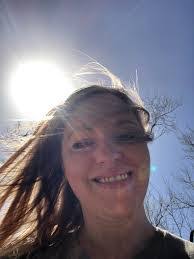 Leanne Irwin's Instagram, Twitter & Facebook