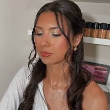 Getting @maddy.bailey ready for her PROM 💓💗 #prom