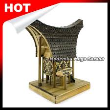 Alat dan bahan untuk membuatnya yaitu kardus , lem bakar , penggaris , gunting. 7 Macam Rumah Adat Jawa Timur Yang Unik Bukareview