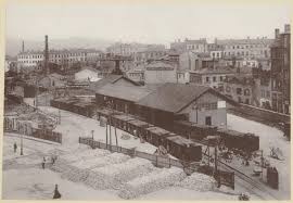 L Ancienne Gare De Marchandises Place Des Tapis A La Croix Rousse Fonds Jules Sylvestre 1859 1936 Croix Rousse Batiment Gare