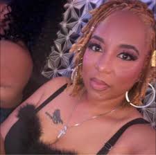 Thanks to my mom and Keli Hinton from Tasteful Desires in Baltimore for my  birthday cake! I appreciate it! 🎂