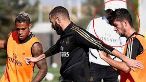 Al igual que luca, enzo zidane, de 23 años, sigue los pasos de su padre en el mundo del fútbol. Real Madrid Enzo Luca And Now Theo Zinedine Zidane S Third Son Trains With The First Team Marca In English