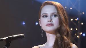Ruby rose haircut pitch perfect 3; Cherry Blossom Riverdale Maquillaje De Cheryl Blossom