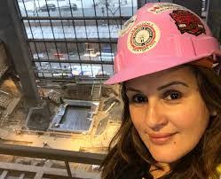 Leslie Houghton's Instagram, Twitter & Facebook