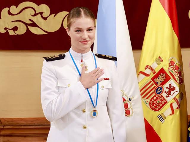 La Princesa Leonor recibe, muy emocionada, la Medalla de Oro de Galicia:  "Me gustaría ser capaz de transmitir..."