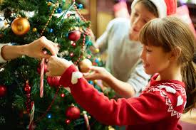 Doch ab wann schmückt man wirklich für weihnachten? Den Weihnachtsbaum Festlich Schmucken Zuhause Bei Sam