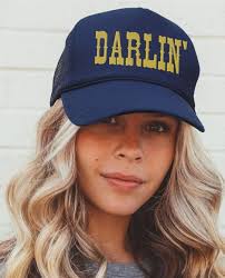 Gorra de camionero con espuma estructurada ajustable y bordada Darlin,  gorra de vaquera, gorra de chica de campo, amante de la música country,  gorra de concierto de country
