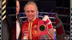 Dina thorslund boksede lørdag sin første kamp, siden hun 22. Dina Thorslund I Want Shannon Courtenay I Would Take Her Out Easy