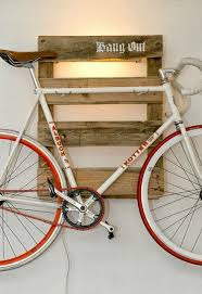 Decomania Wieszak Rowerowy Z Palety Bike Storage Pallet Bike Racks Storage Hacks Diy