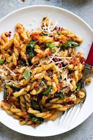 20 Minute Sun Dried Tomato Pasta With Spinach Such An Easy Weeknight Dinner Littlebroken Com Littlebroken Healthy Recipes Pasta Dishes Meatless Dinner