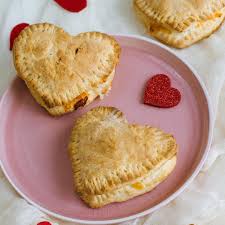 De la décoration à l'apéritif jusqu'au dessert. Les Meilleures Idees De Repas Pour La Saint Valentin Qui Sont Romantiques Et Creatives Recettes Saint Valentin Zenidees