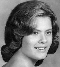 Leslie Shriver's Instagram, Twitter & Facebook