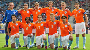 Hij woont in zeist en is bij elke thuiswedstrijd van het nederlands elftal in het stadion te vinden. Waar Zijn De Gouden Jeugdelftallen Van 2011 En 2012 Gebleven Nos